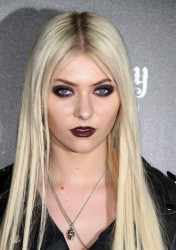 40fe9b179710192 Taylor Momsen   Launch Party for Abbey Dawn By Avril Lavigne (March 13) x39